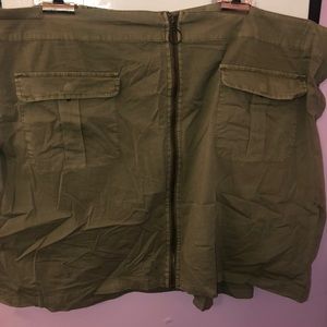 Torrid, green, zipper skirt.